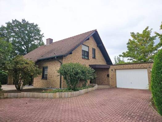 Einfamilienhaus zur Miete 1.500 € 7 Zimmer 207,2 m² 650 m² Grundstück frei ab sofort Werl 59457