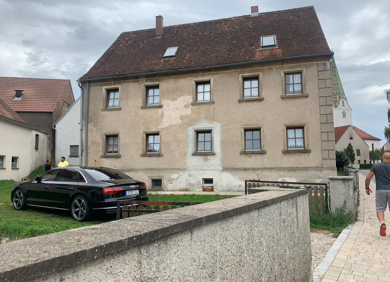 Mehrfamilienhaus zur Miete 2.900 € 15 Zimmer 275 m²<br/>Wohnfläche 750 m²<br/>Grundstück ab sofort<br/>Verfügbarkeit Hauptstr 11 Westheim Westheim 91747