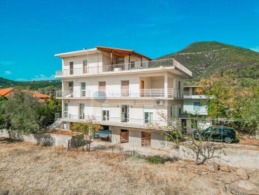 Haus zum Kauf 250.000 € 7 Zimmer 300 m² 1.500 m² Grundstück Methana 18030