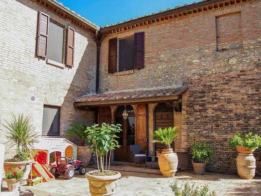 Haus zum Kauf 890.000 € 320 m² 2.000 m² Grundstück Monteroni d'Arbia 53014