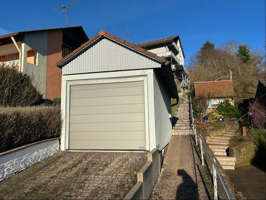 Immobilie in Schillingsfürst - Attraktives Mehrfamilienhaus mit traumhaftem Ausblick - Die Kombination aus Wohnen und Kapitalanlage - Bild 2