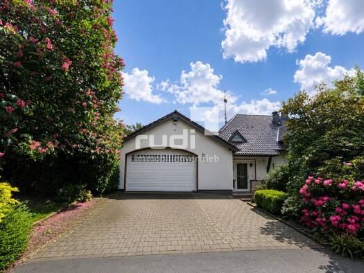 Einfamilienhaus zum Kauf 340.000 € 8 Zimmer 296 m² 5.621 m² Grundstück Kesselscheid Ruppichteroth 53809