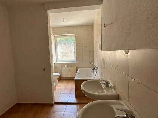 Wohnung zur Miete 530 € 3 Zimmer 96 m² 1. Geschoss Zwickauer Straße 14 Wilkau-Haßlau Wilkau-Haßlau 08112