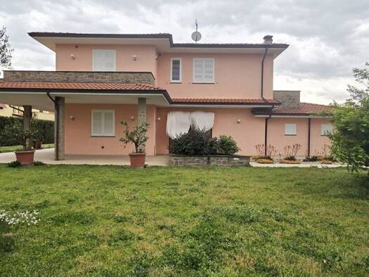Haus zum Kauf 1.500.000 € 300 m² 2.900 m² Grundstück Capannori 55012