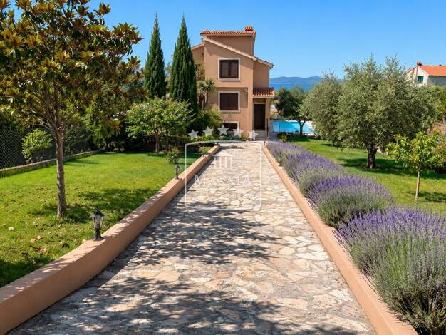 Einfamilienhaus zum Kauf 1.295.000 € 8 Zimmer 384 m² 1.072 m² Grundstück Zadar 23000
