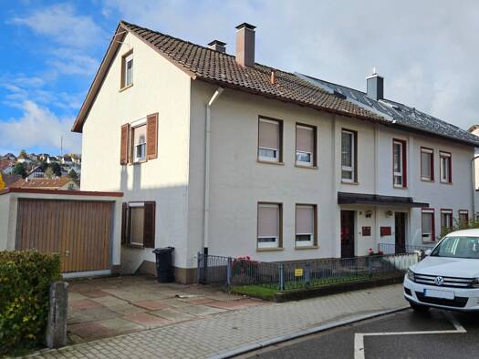 Doppelhaushälfte zum Kauf provisionsfrei 270.000 € 7 Zimmer 122 m² 639 m² Grundstück Stadtgebiet Sankt Georgen im Schwarzwald 78112