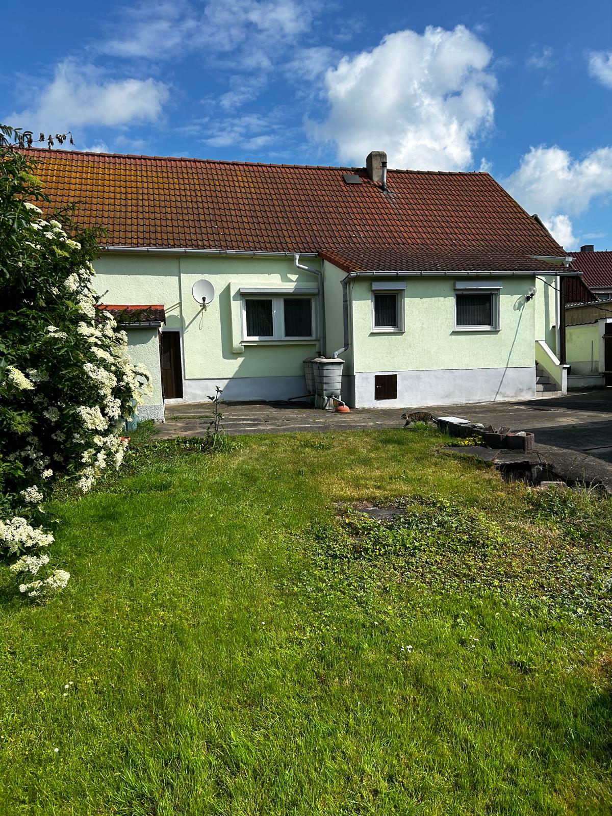 Einfamilienhaus zum Kauf 150.000 € 3 Zimmer 88 m²<br/>Wohnfläche 1.499 m²<br/>Grundstück ab sofort<br/>Verfügbarkeit An der Eiche 20 Kötzschau Leuna 06237