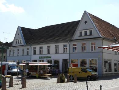 Wohnung zur Miete 345 € 2 Zimmer 62,5 m² 1. Geschoss Am Marktplatz 9/10 Altentreptow Altentreptow 17087