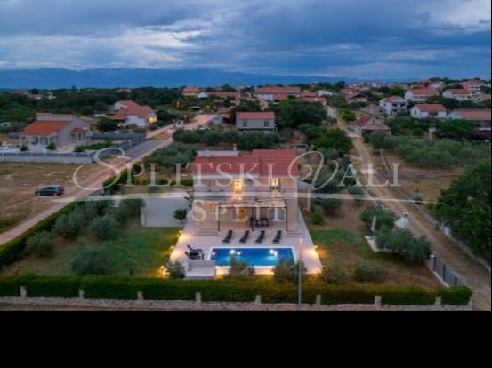 Haus zur Miete 1.900 € 4 Zimmer 300 m²<br/>Wohnfläche Zadar center