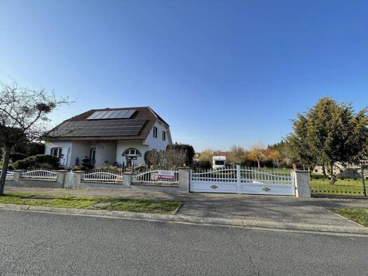 Einfamilienhaus zum Kauf 352.000 € 8 Zimmer 208 m² 1.060 m² Grundstück frei ab sofort Weislingen 67290