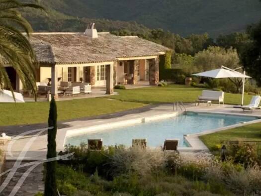 Haus zur Miete Wohnen auf Zeit provisionsfrei 500 m² Centre Ville Fréjus 83600