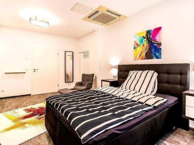 WG-Zimmer zur Miete auf Zeit 450 € 26 m² 3. Geschoss frei ab sofort Taunusstraße Bahnhofsviertel Innenstadt I 60329