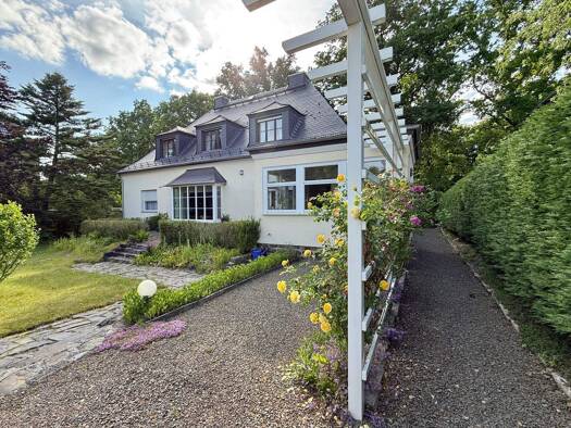 Einfamilienhaus zur Miete 1.600 € 8 Zimmer 280 m² 1.752 m² Grundstück Bahnhofstraße 66 Weida 07570