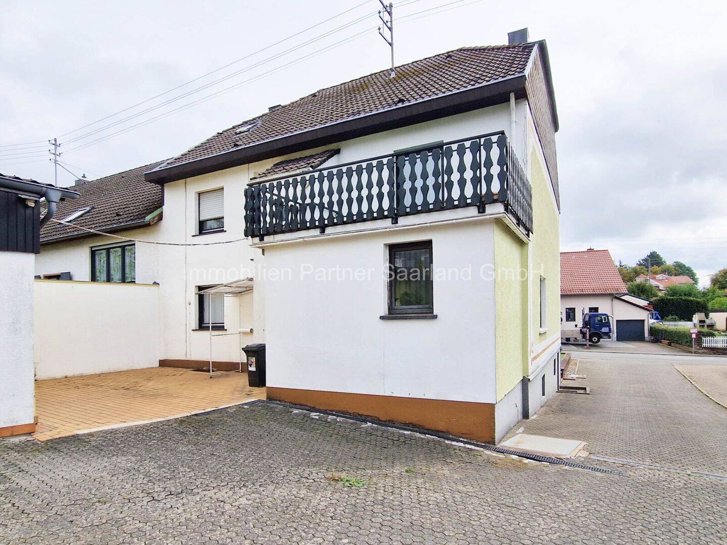 Immobilie in Weiskirchen - Einfamilienhaus plus Nebengebäude - Bild 1