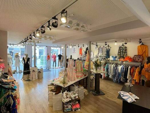 Laden zur Miete provisionsfrei 2.200 € 1 Zimmer 83 m² Verkaufsfläche Innenstadt Erlangen 91054