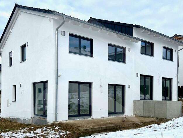 Doppelhaushälfte zum Kauf - Erstbezug provisionsfrei 499.900 € 4 Zimmer 121,9 m² 360 m² Grundstück Herrnwald 44 Windorf 94575