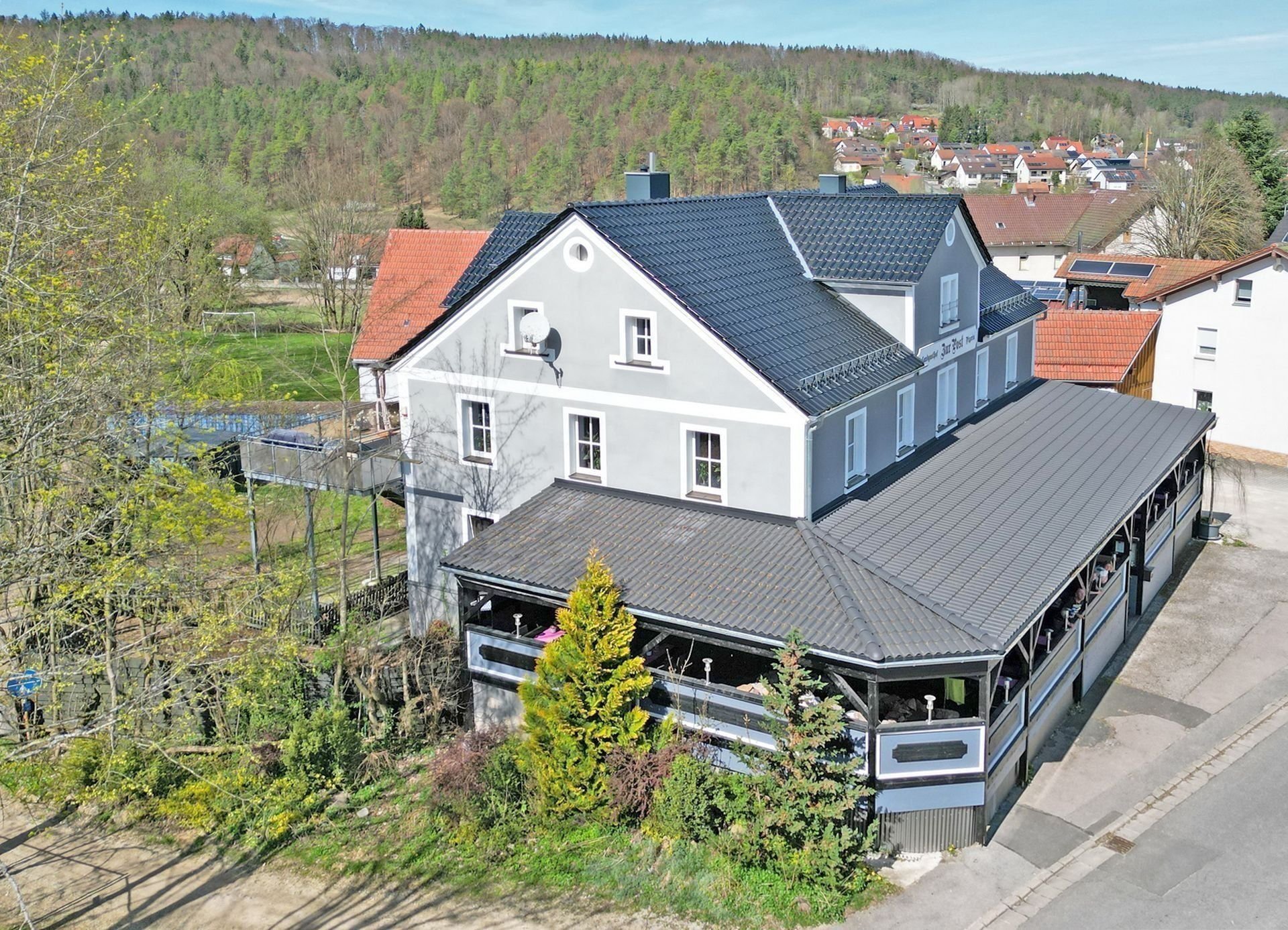 Gastronomie/Hotel zum Kauf 499.000 € 437 m²<br/>Gastrofläche 865 m²<br/>Grundstück Bahnhofstraße 3 Neukirchen Neukirchen bei Sulzbach-Rosenberg 92259