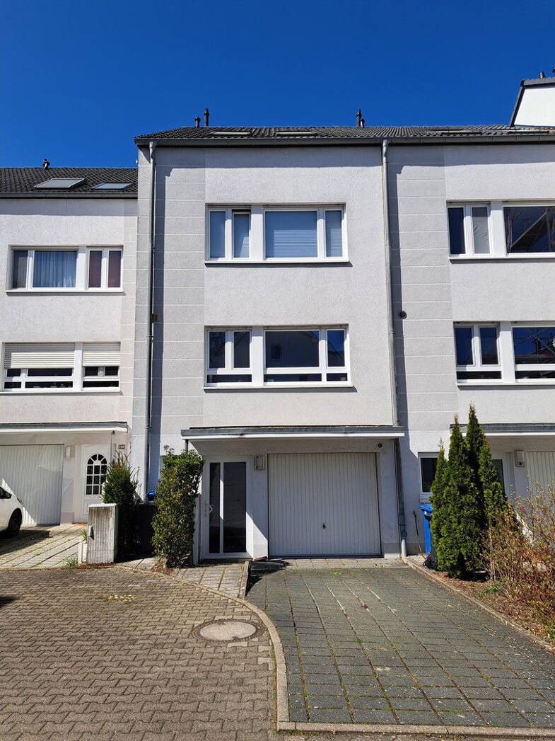 Reihenmittelhaus zur Miete 2.550 € 5 Zimmer 158 m² 169 m² Grundstück frei ab 01.07.2025 Im Langgewann 49 Hofheim Hofheim 65719