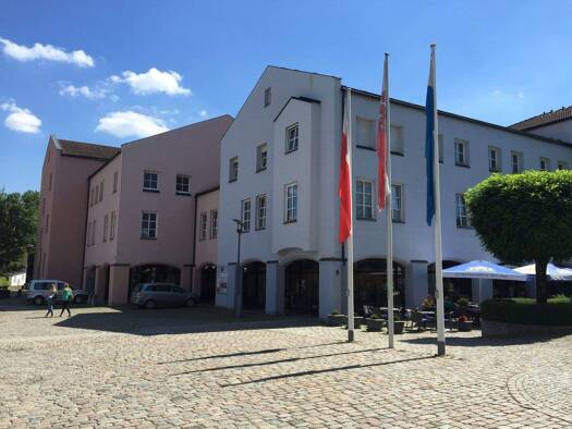 Laden zur Miete provisionsfrei 580 € 1 Zimmer 79,4 m² Verkaufsfläche Kirchenplatz 3 Simbach Simbach a.Inn 84359