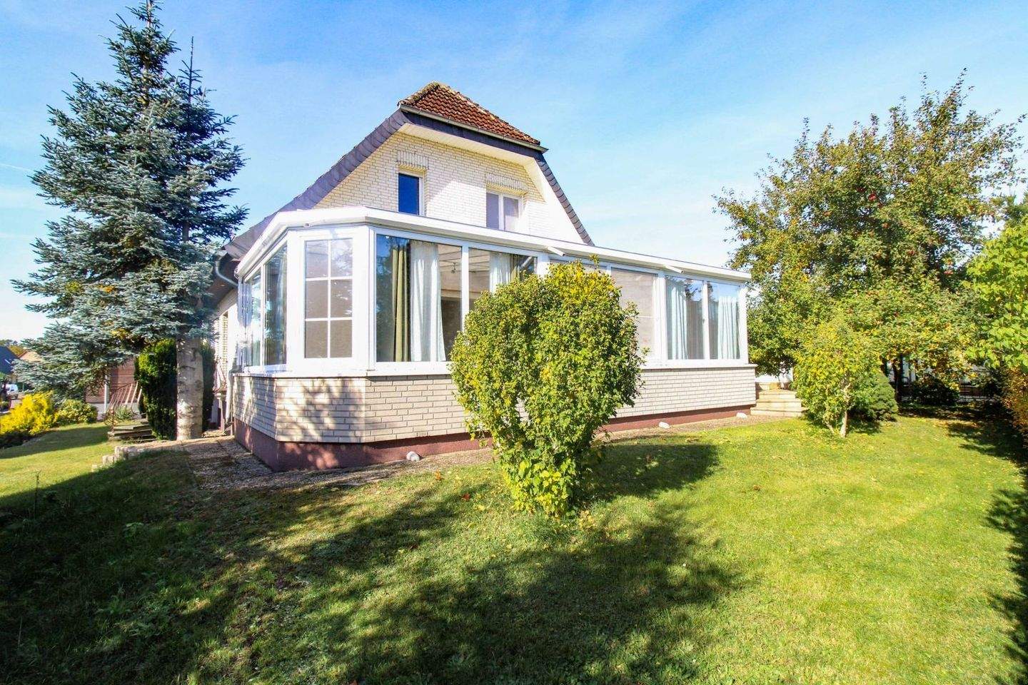 Immobilie in Groß Pankow (Prignitz) - Platzgigant mit besonderen Highlights: 8-Zi.-EFH mit ELW, ausgebautem Nebengebäude, Pool uvm. - Bild 1