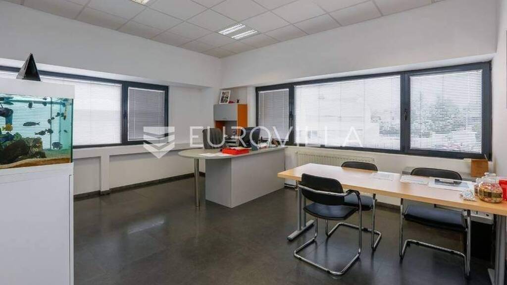 Büro zur Miete 3.471 € Stefanovecka Retkovec 40328