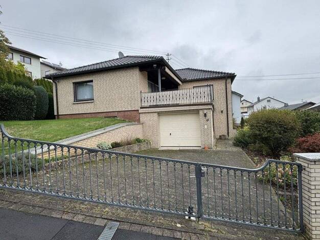 Einfamilienhaus zum Kauf provisionsfrei 515.000 € 7 Zimmer 180 m² 758 m² Grundstück Wächtersbach Gelnhausen (OT Wächtersbach) 63607