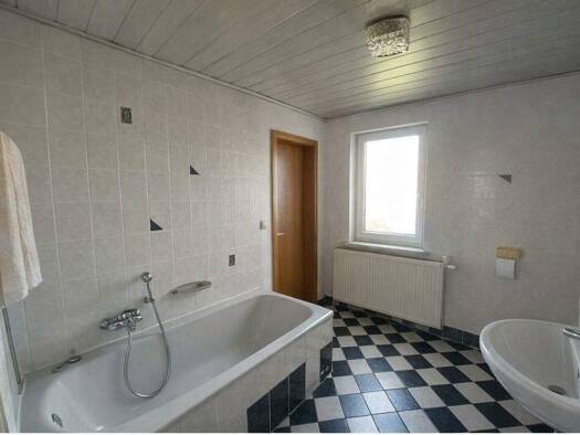 Einfamilienhaus zum Kauf 245.000 € 8 Zimmer 143 m² 1.316 m² Grundstück Schnelldorf 91625