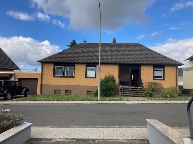 Bungalow zum Kauf 465.000 € 9 Zimmer 169 m²<br/>Wohnfläche 695 m²<br/>Grundstück Burg-Gräfenrode Karben 61184