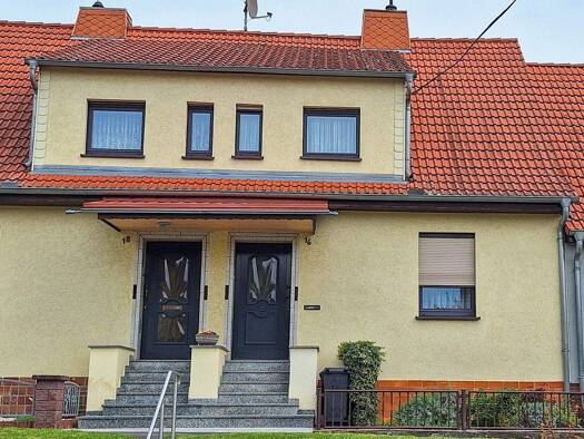 Reihenmittelhaus zum Kauf 95.000 € 6 Zimmer 112 m² 360 m² Grundstück Pößneck,Stadt Pößneck 07381