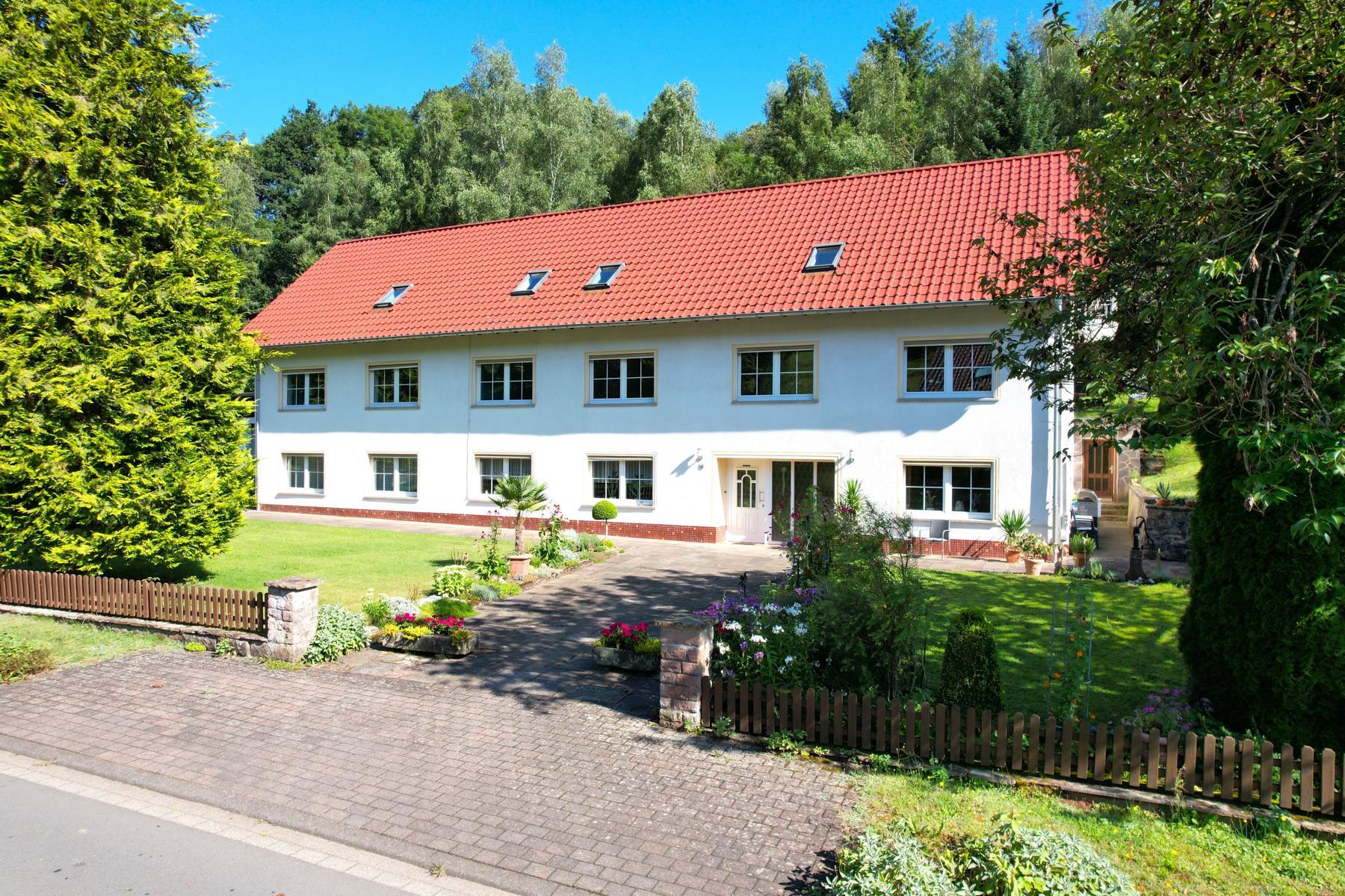 Mehrfamilienhaus zum Kauf 290.000 € 14 Zimmer 386 m²<br/>Wohnfläche 10.833 m²<br/>Grundstück Mürlenbach 54570