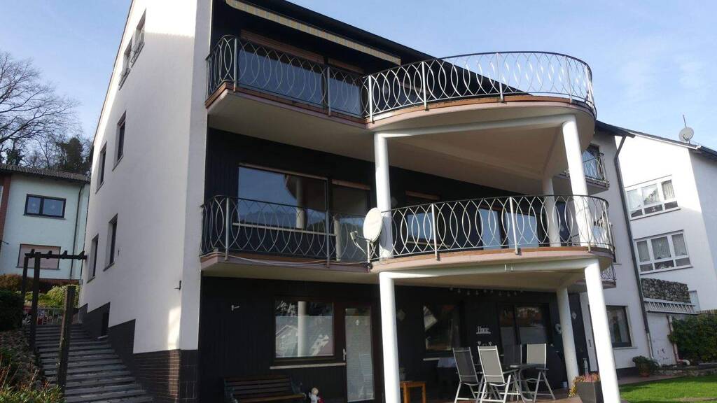 Mehrfamilienhaus zum Kauf als Kapitalanlage geeignet 525.000 € 13 Zimmer 214 m² 581 m² Grundstück Sandbach Breuberg 64747