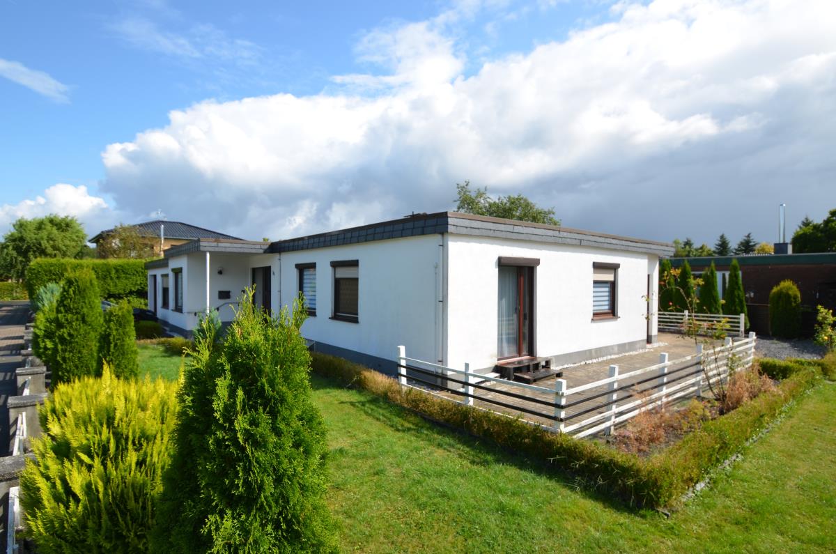 Bungalow zum Kauf 349.000 € 8 Zimmer 166 m²<br/>Wohnfläche 830 m²<br/>Grundstück Süd Nordenham 26954