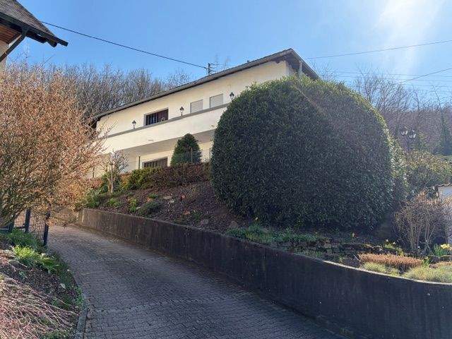 Immobilie in Irsch - Großzügiges Einfamilienhaus mit Einliegerwohnung in Irsch/Saar - Bild 1