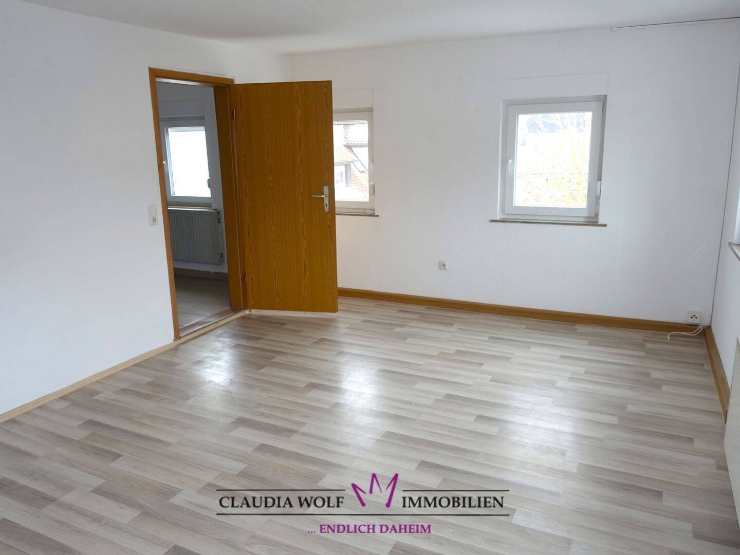 Immobilie in Feuchtwangen - *** SOLIDE KAPITALANLAGE - Voll saniertes Fünf-Familienhaus in Feuchtwangen-Zehdorf *** - Bild 0