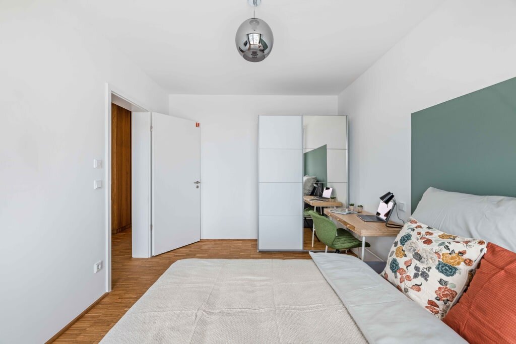 Wohnung zur Miete Wohnen auf Zeit 1.120 € 4 Zimmer 13,3 m²<br/>Wohnfläche 19.12.2024<br/>Verfügbarkeit Tübinger Straße Land in Sonne München 80686