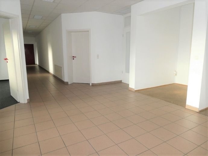 Büro-/Praxisfläche zur Miete 5.400 € 15 Zimmer 600 m²<br/>Bürofläche Schweinfurt - Süd Schweinfurt 97424