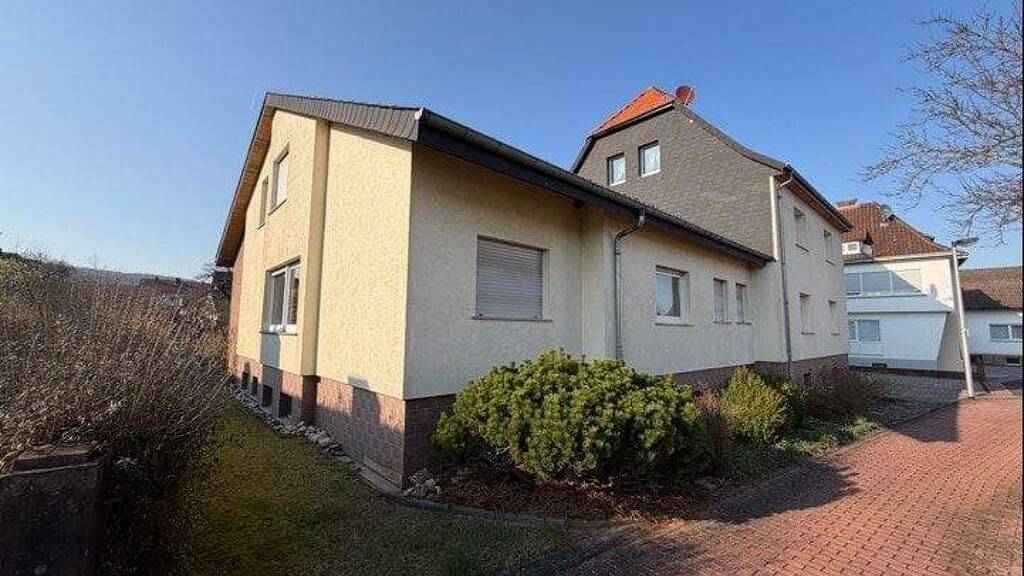 Immobilie in Heringen - Mehrfamilienhaus mit 2 Garagen in beliebter Wohnlage von Wölfershausen - Bild 2