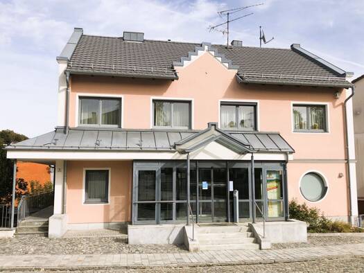 Haus zum Kauf 295.000 € 8 Zimmer 137 m² 663 m² Grundstück frei ab sofort Fürstenstein 94538