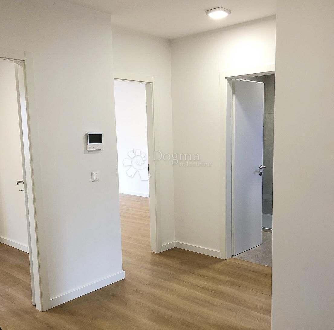 Wohnung zur Miete 950 € 3 Zimmer 70 m²<br/>Wohnfläche 1.<br/>Geschoss Maksimir 10000