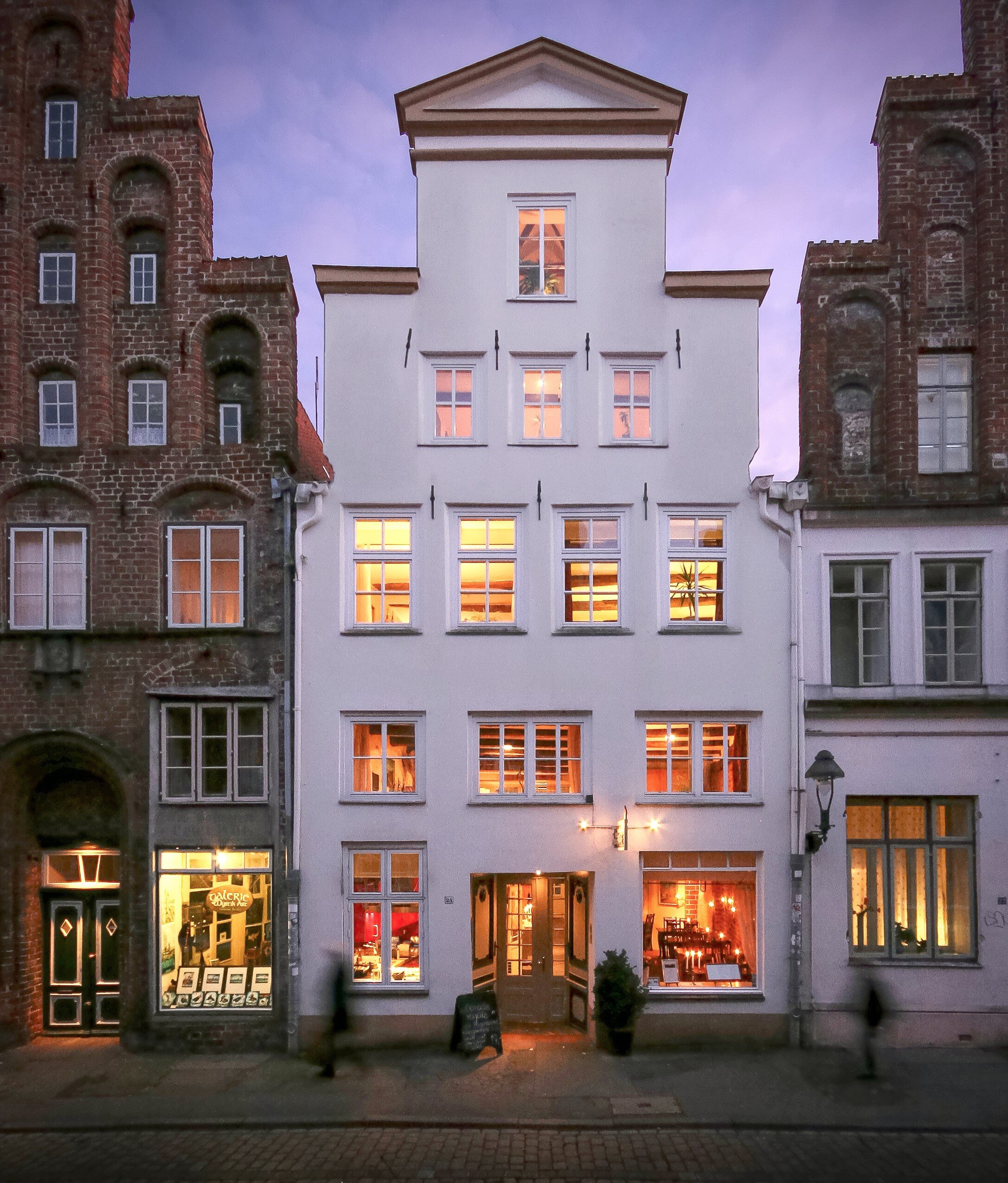 Mehrfamilienhaus zum Kauf 1.890.000 € 466 m²<br/>Wohnfläche 366 m²<br/>Grundstück Glockengießerstraße 24 Innenstadt Lübeck 23552