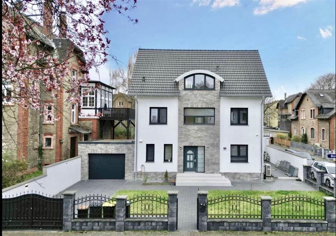 Einfamilienhaus zum Kauf 1.185.000 € 9 Zimmer 230 m²<br/>Wohnfläche 370 m²<br/>Grundstück Fechenheim Frankfurt 60386