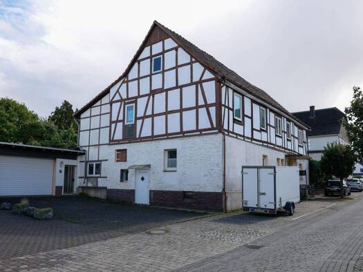 Haus zum Kauf 195.000 € 22 Zimmer 291 m² 693 m² Grundstück Medebach 59964
