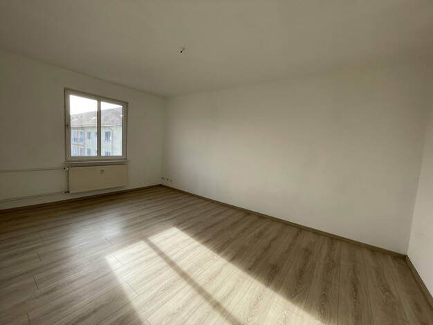 Wohnung zur Miete 385 € 2 Zimmer 54 m² 3. Geschoss frei ab 01.10.2025 Hoyerswerda 02977