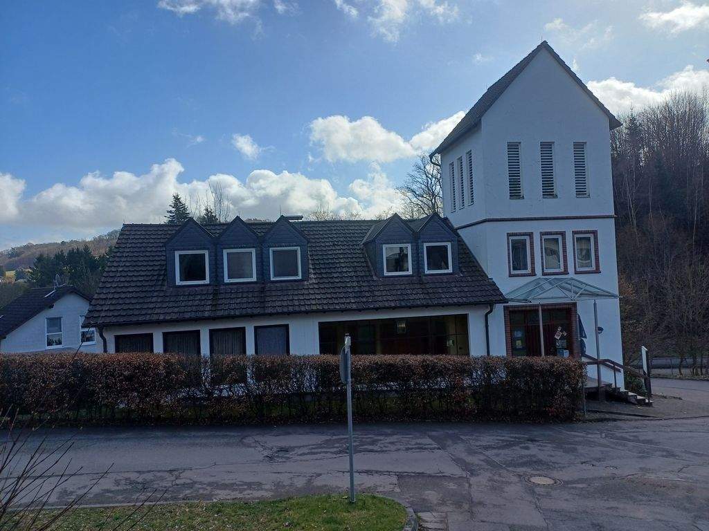 Immobilie in Wiehl - Wiehl-Weiershagen: 374m² im Kirchen-/Gemeindehaus mit separater Wohnung, Garten, Garage, 3 Küchen - Bild 3