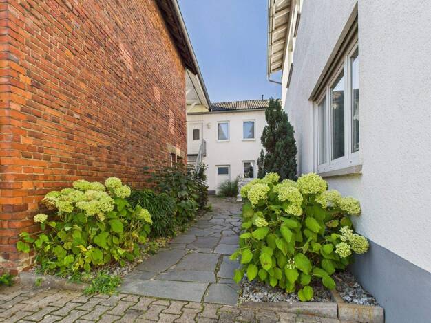Mehrfamilienhaus zum Kauf als Kapitalanlage geeignet 650.000 € 10 Zimmer 395 m² 741 m² Grundstück Dorlar Lahnau 35633