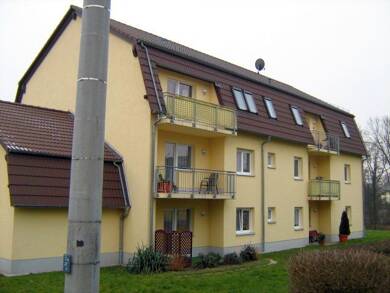 Wohnung zur Miete 412 € 3 Zimmer 68,7 m² Dachgeschoss, 2. Geschoss frei ab 01.08.2025 Schweikershain Erlau 09306