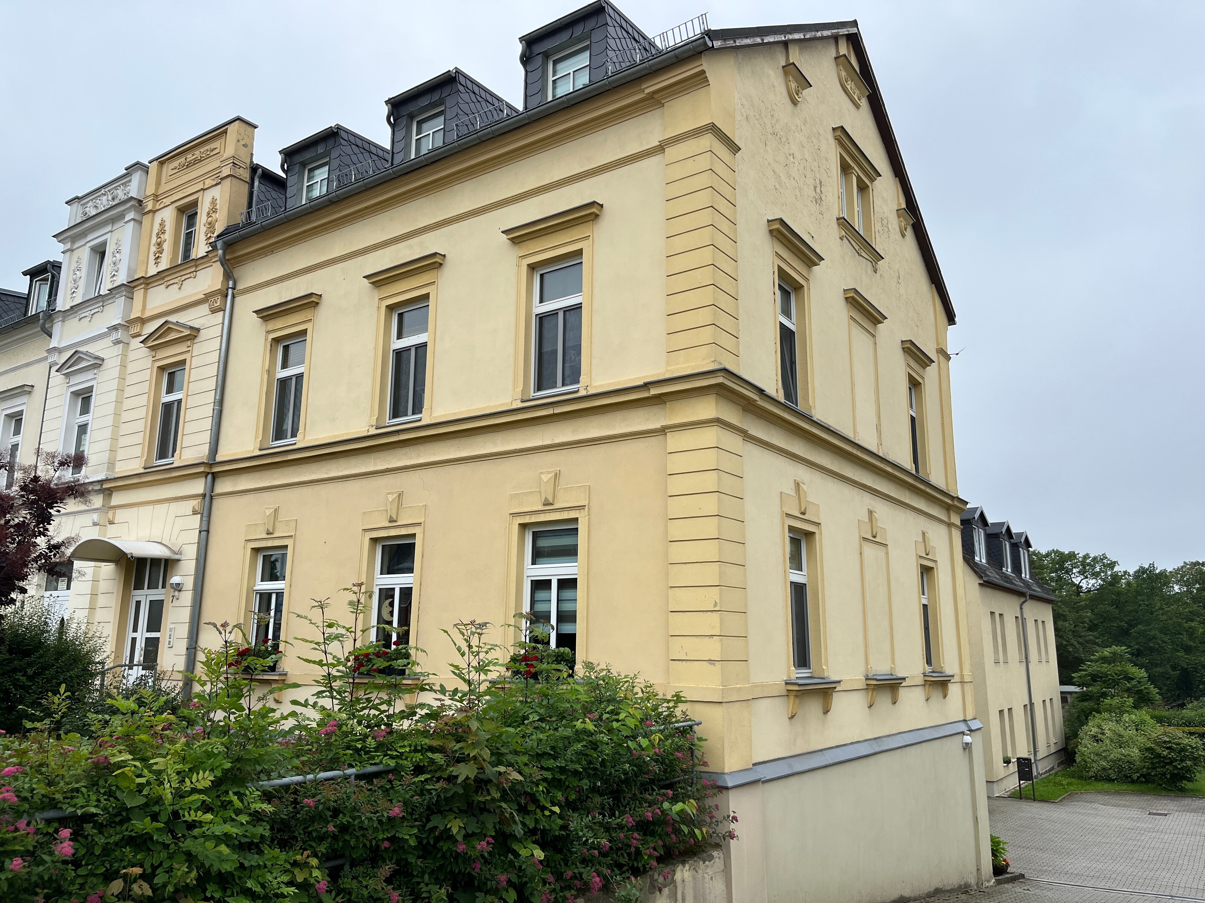 Mehrfamilienhaus zum Kauf 550.000 € 28 Zimmer 620 m²<br/>Wohnfläche 1.060 m²<br/>Grundstück Limbach-Oberfrohna Limbach-Oberfrohna 09212