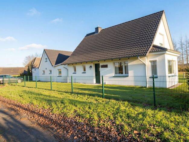 Einfamilienhaus zum Kauf 135.000 € 5 Zimmer 110 m² 1.156 m² Grundstück Halbemond 26524