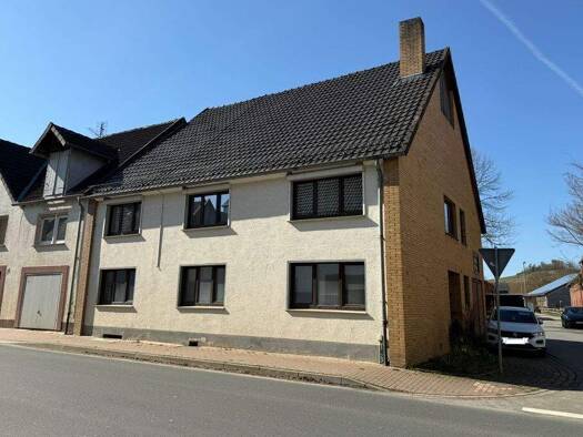 Einfamilienhaus zum Kauf 148.000 € 5 Zimmer 140 m² 413 m² Grundstück Erkeln Brakel 33034