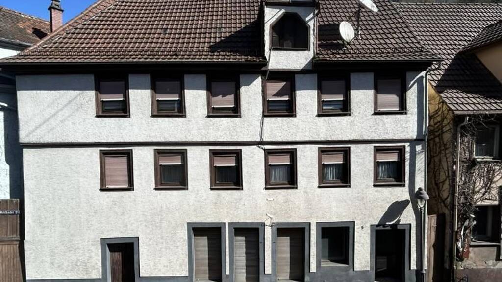 Haus zum Kauf 229.000 € 7 Zimmer 250 m² 156 m² Grundstück Neuenbürg 75305